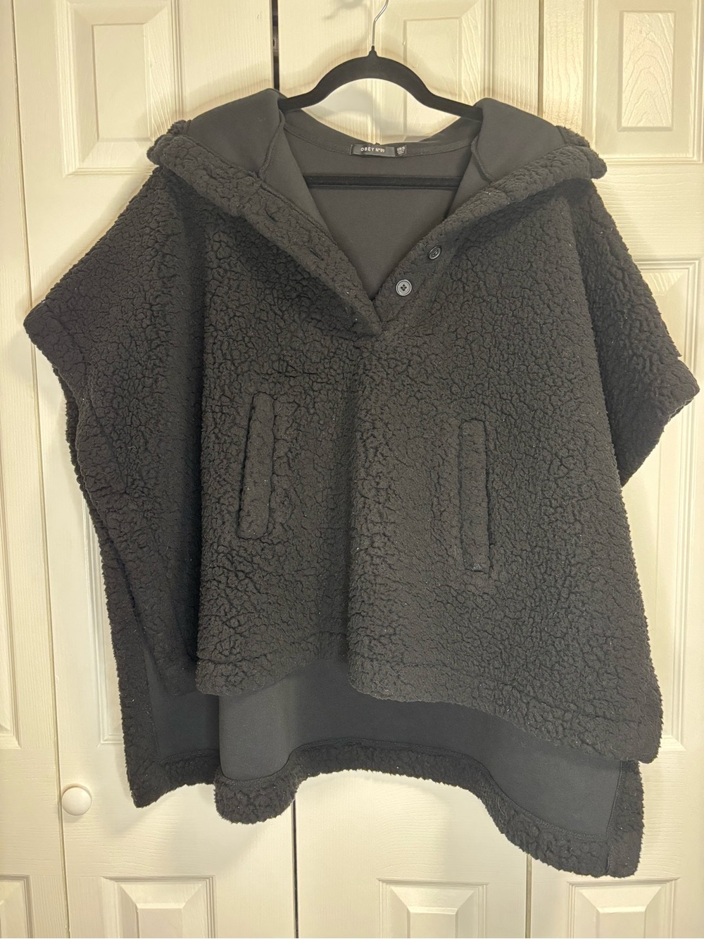 Obey Propaganda Fleece Poncho / XS/S
